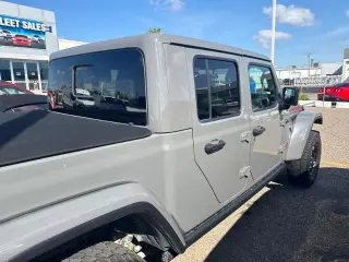 Jeep Gladiator 2021 4x4 Mojave 4p. Cabina de Tripulante 5.0 pies. SB