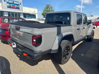 Jeep Gladiator 2021 4x4 Mojave 4p. Cabina de Tripulante 5.0 pies. SB
