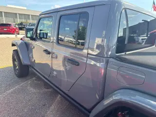 Jeep Gladiator 2021 4x4 Mojave 4p. Cabina de Tripulante 5.0 pies. SB