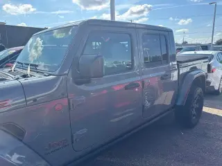 Jeep Gladiator 2021 4x4 Mojave 4p. Cabina de Tripulante 5.0 pies. SB