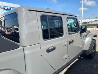 Jeep Gladiator 2021 4x4 Mojave 4p. Cabina de Tripulante 5.0 pies. SB