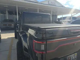 Jeep Gladiator 2023 4x4 Sport 4dr Crew Cab 5.0 ft. SB