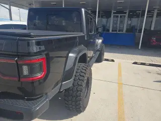 Jeep Gladiator 2023 4x4 Sport 4dr Crew Cab 5.0 ft. SB