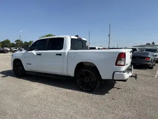 Ram 1500 2023 4x2 Big Horn 4p Crew Cab 5,6 pies SB Camioneta