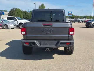 Jeep Gladiator 2021 4x4 Sport 4p Cabillara Tripa 5.0 ft. CA