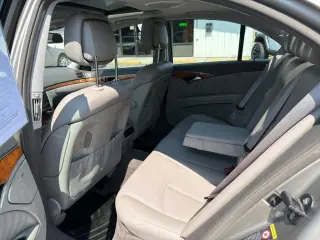 Clase E 2007 Mercedes-Benz E550 4MATIC