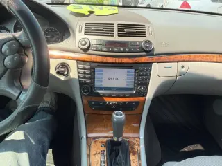 Clase E 2007 Mercedes-Benz E550 4MATIC