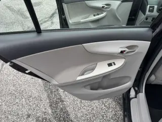 2011 Toyota Corolla 4dr Sdn Auto LE (Natl)