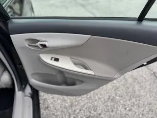 2011 Toyota Corolla 4dr Sdn Auto LE (Natl)