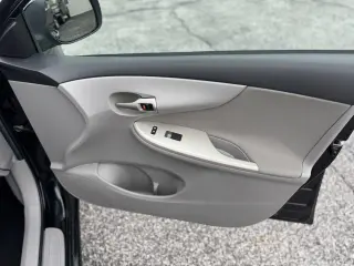 2011 Toyota Corolla 4dr Sdn Auto LE (Natl)