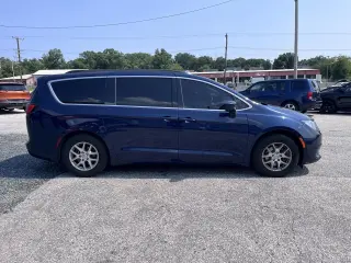 2020 Chrysler Voyager LXI FWD