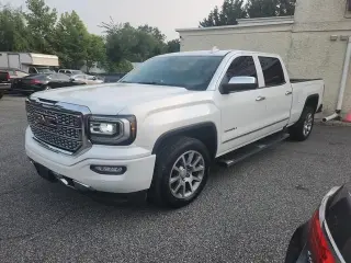 2017 GMC Sierra 1500 4WD Crew Cab 153.0" Denali