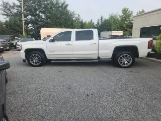 2017 GMC Sierra 1500 4WD Crew Cab 153.0" Denali