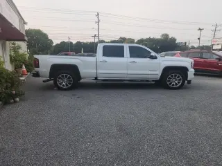 2017 GMC Sierra 1500 4WD Crew Cab 153.0" Denali