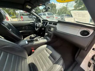 2013 Ford Mustang COUPE