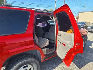 2004 Chevrolet Tahoe BASE