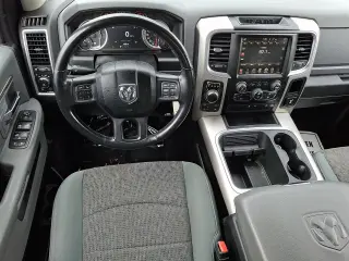2017 RAM 1500 SLT Crew Cab SWB 4WD