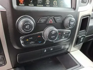 2017 RAM 1500 SLT Crew Cab SWB 4WD