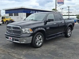 2017 RAM 1500 SLT Crew Cab SWB 4WD