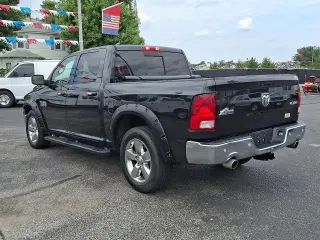 2017 RAM 1500 SLT Crew Cab SWB 4WD