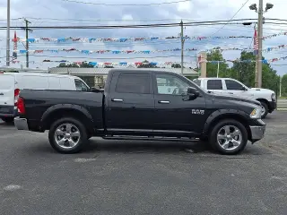 2017 RAM 1500 SLT Crew Cab SWB 4WD