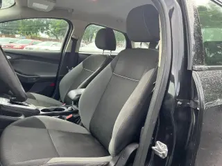 2014 Ford Focus 4dr Sdn SE