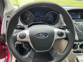 2014 Ford Focus 5dr HB SE