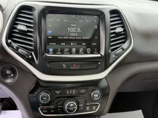 2018 Jeep Cherokee Overland 4WD