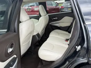 2018 Jeep Cherokee Overland 4WD