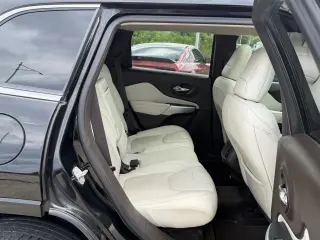 2018 Jeep Cherokee Overland 4WD
