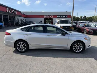 2017 Ford Fusion SE FWD
