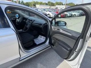 2017 Ford Fusion SE FWD