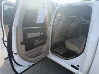 2014 RAM 1500 4WD Crew Cab 140.5" Laramie