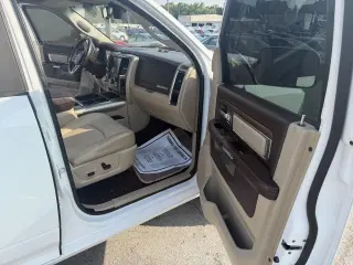 2014 RAM 1500 4WD Crew Cab 140.5" Laramie