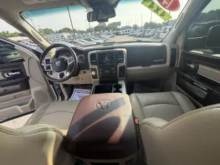 2014 RAM 1500 4WD Crew Cab 140.5" Laramie