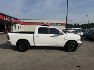 2014 RAM 1500 4WD Crew Cab 140.5" Laramie