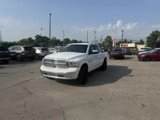 2014 RAM 1500 4WD Crew Cab 140.5" Laramie