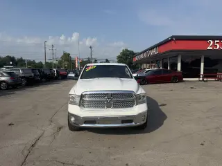 2014 RAM 1500 4WD Crew Cab 140.5" Laramie