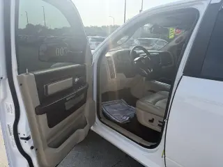 2014 RAM 1500 4WD Crew Cab 140.5" Laramie
