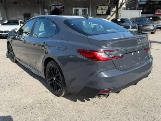 2025 Toyota Camry Hybrid SE