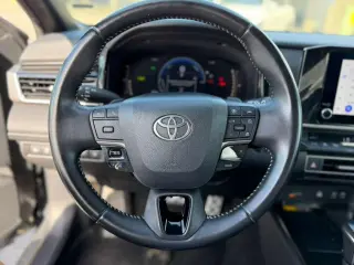 2025 Toyota Camry Hybrid SE