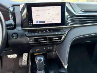 2025 Toyota Camry Hybrid SE