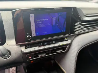 2025 Toyota Camry Hybrid SE