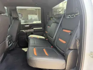 2022 GMC Sierra 2500HD AT4 Crew Cab 4WD