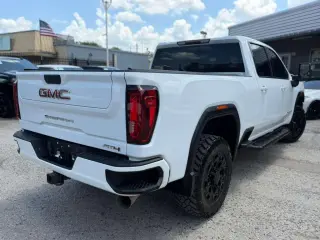 2022 GMC Sierra 2500HD AT4 Crew Cab 4WD