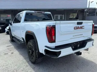2022 GMC Sierra 2500HD AT4 Crew Cab 4WD