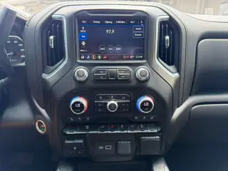 2022 GMC Sierra 2500HD AT4 Crew Cab 4WD