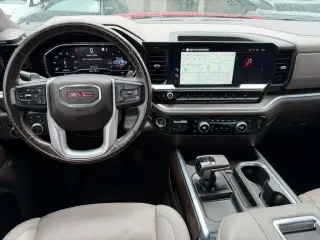 2022 GMC Sierra 1500 SLT Crew Cab 4WD