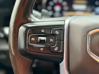 2022 GMC Sierra 1500 SLT Crew Cab 4WD