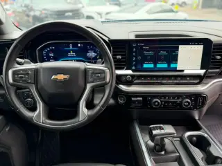 2022 Chevrolet Silverado 1500 LTZ Crew Cab 4WD